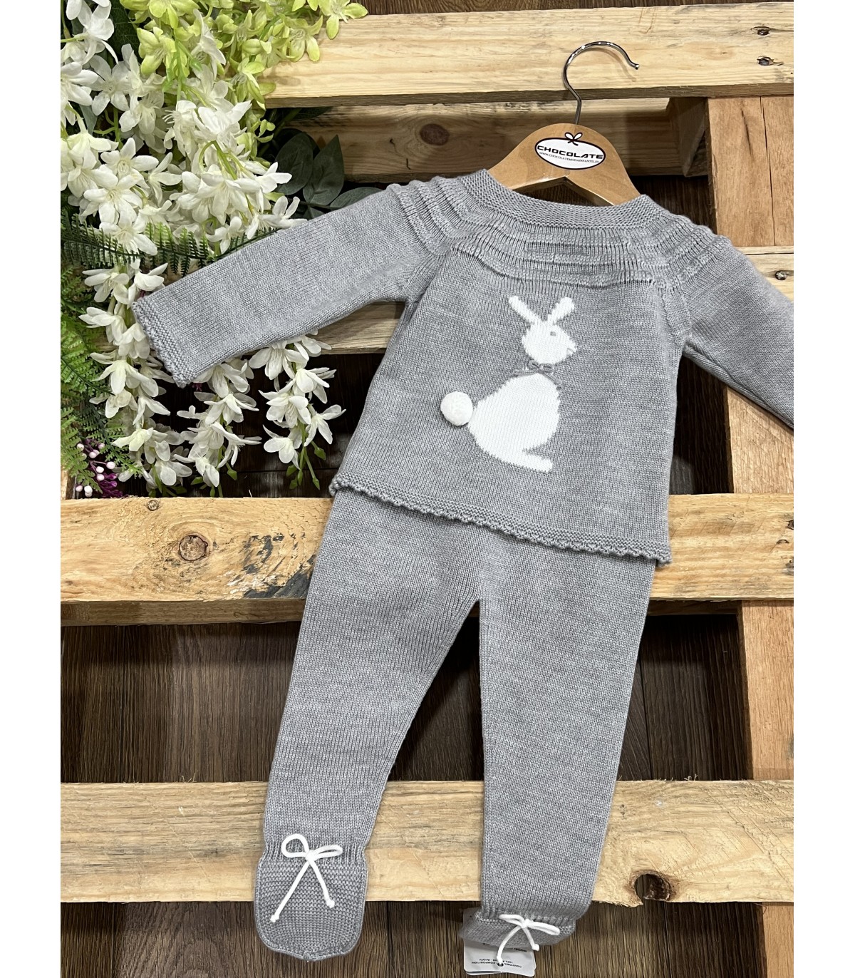 Conjunto punto primera puesta gris con conejito de Granlei