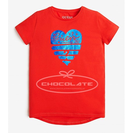 Camiseta roja para niña con corazón azulón de Guess