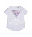 Camiseta blanca logo triangulo malva de Guess kids para niña