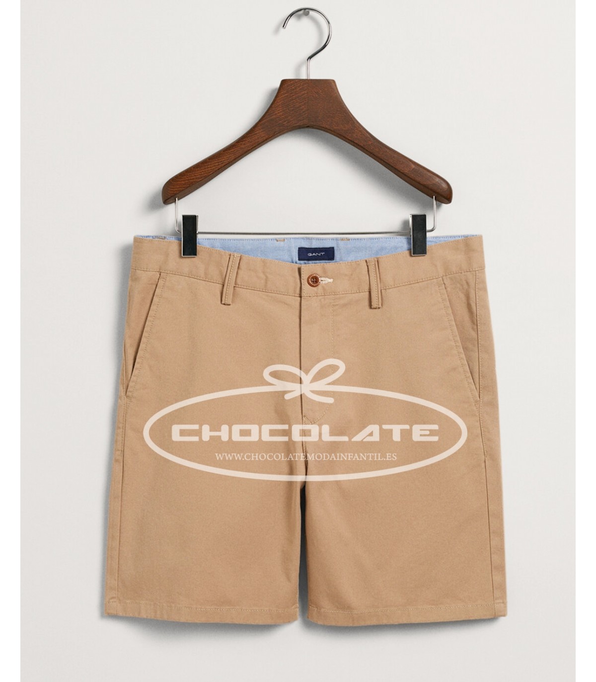 Bermuda camel de Gant | Bermuda para niño con corte tipo chino en c...