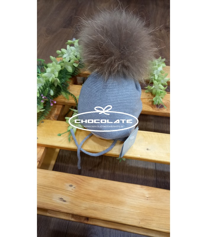Gorro gris con pompón de pelo natural de Granlei. | Gorro gris con ...