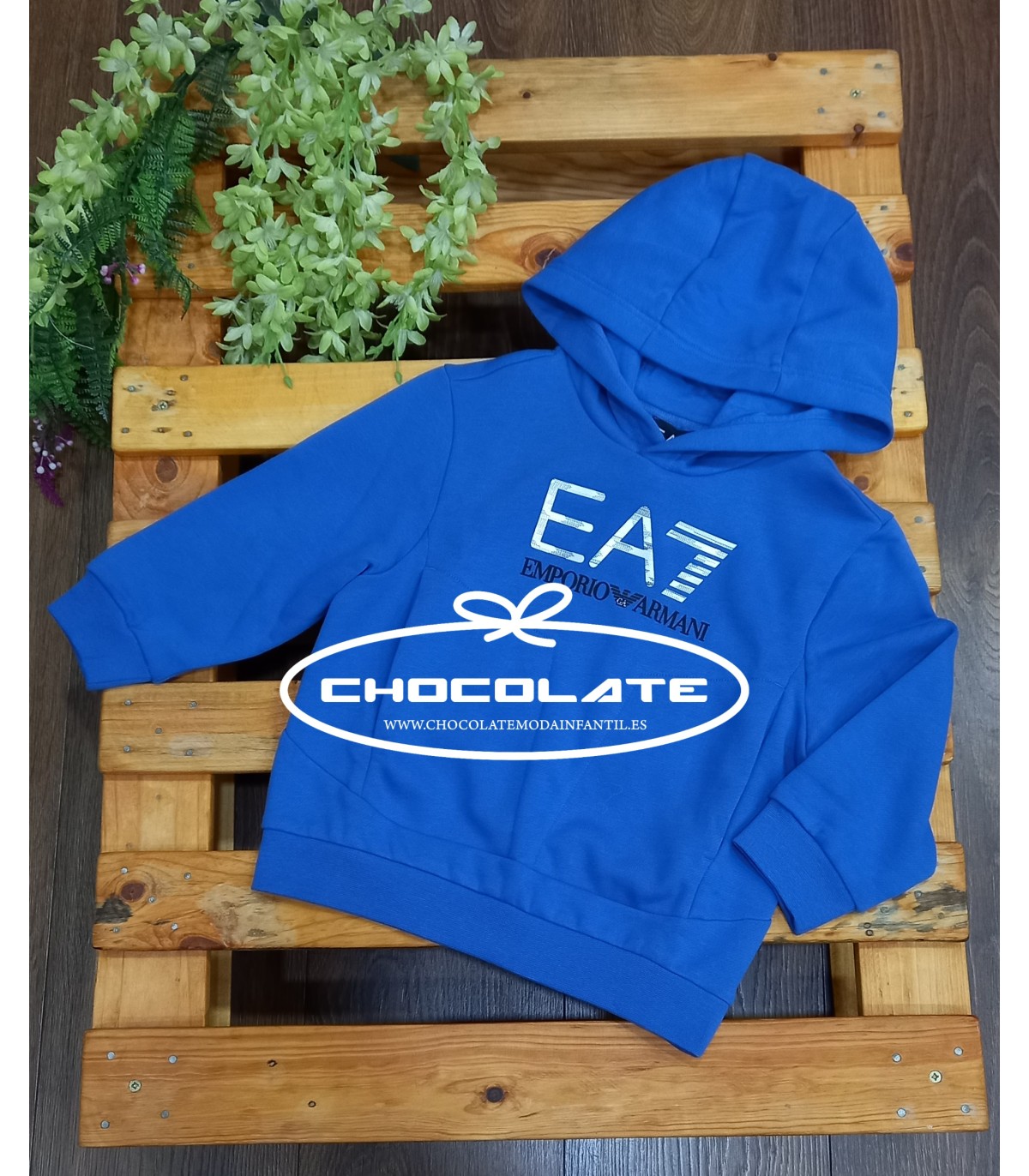 Sudadera azul para niño con capucha de la marca EA7 Emporio Armani
