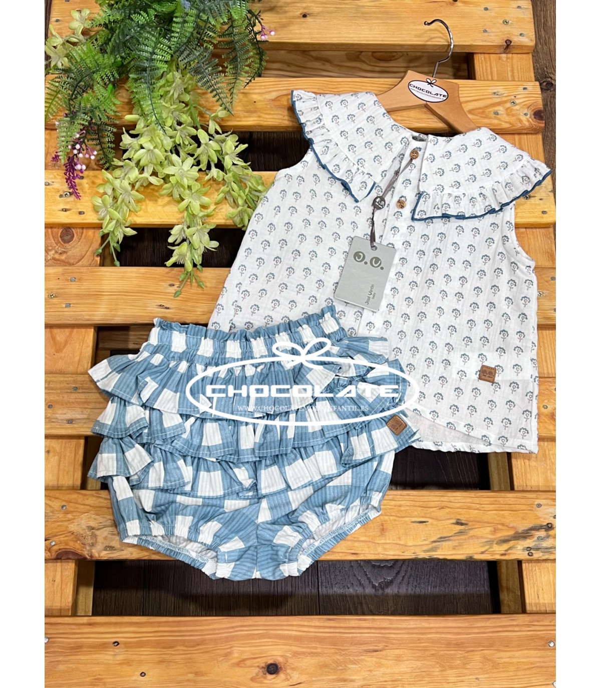 Conjunto niña bombacho volantes vichy azul y camisa de José Varón |...