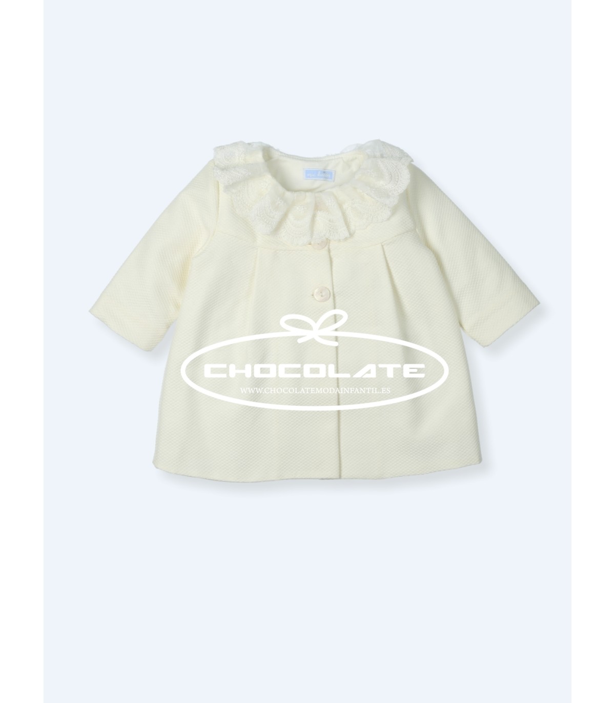 Abrigo ceremonia piqué beig con volante de tul bordado de Mac ilusi...