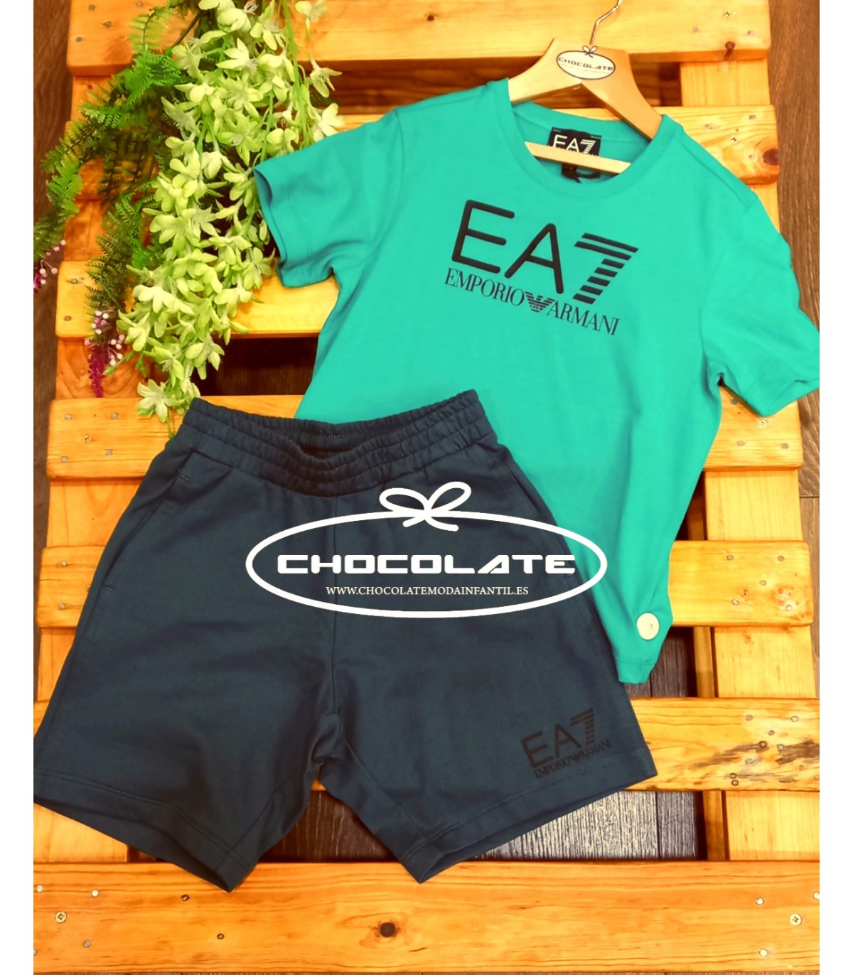 Conjunto camiseta verde y bermuda azul de EA7 Emporio Armani para n...