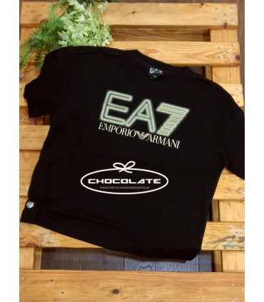 Camiseta negra con logo dorado de EA7 Emporio Armani para niño | Pr...