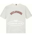Camiseta blanca con logo bordado en burdeos de Tommy Hilfiger