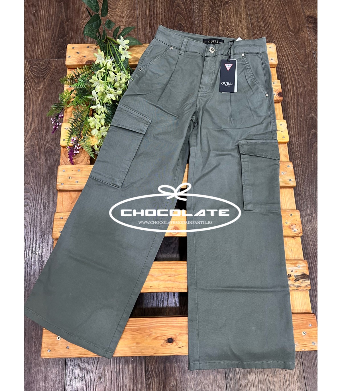Pantalón niña verde militar de Guess kids | Pantalón de Guess kids ...