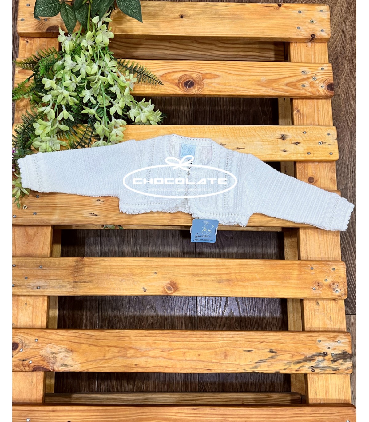 Chaqueta corta beig con puntilla de la marca Granlei | Chaqueta cor...