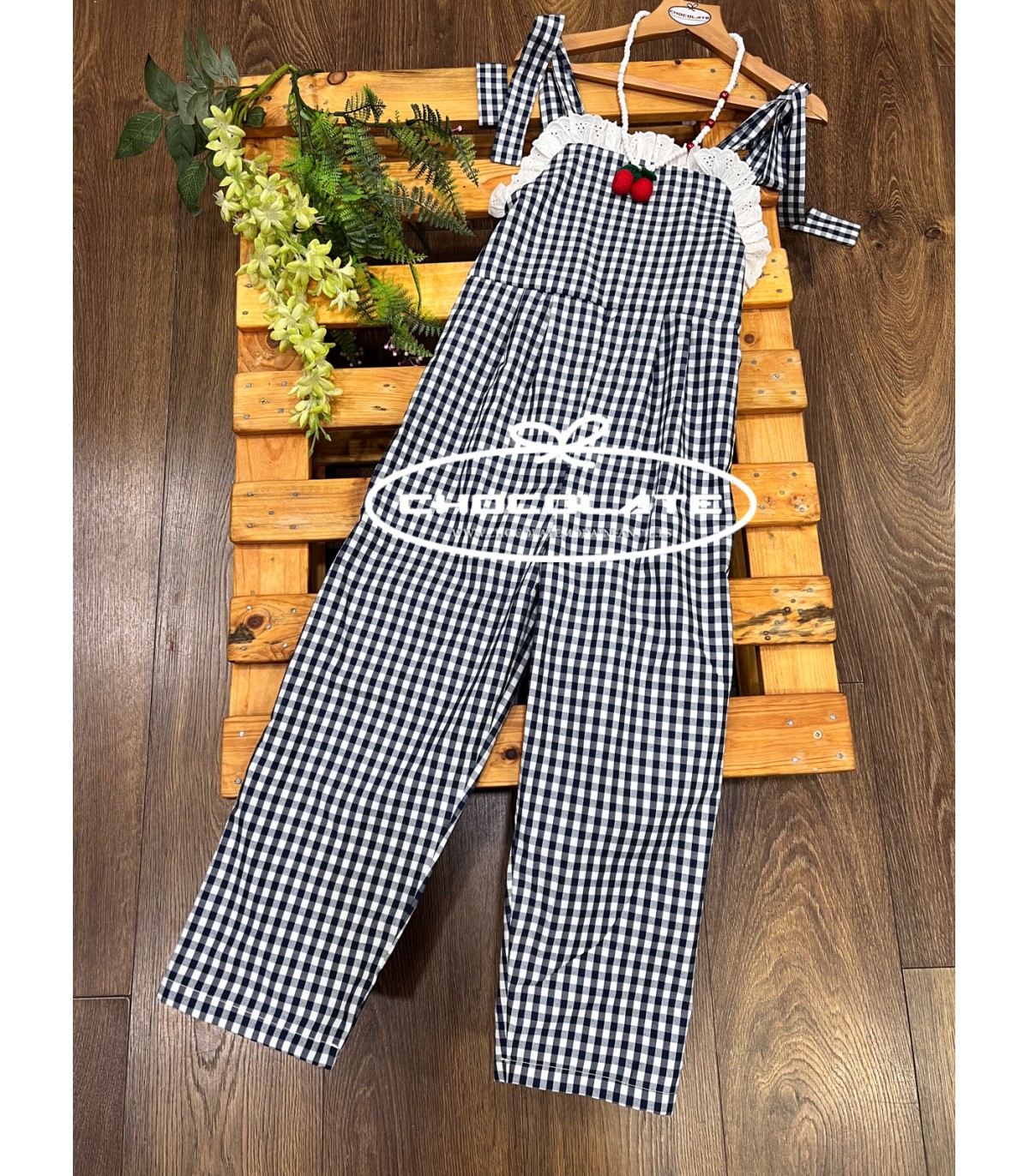 Mono para niña de cuadro vichy azul marino de Mon Petit Bonbon | Pe...