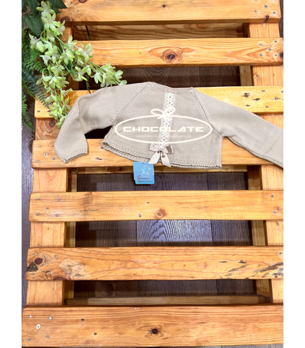 Chaqueta corta camel con puntilla detrás | Chaqueta camel de la mar...