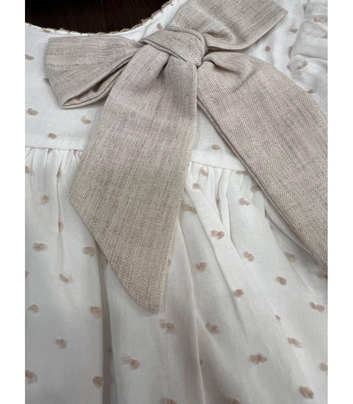 Jesusito plumeti blanco con topos arena de Valentina bebés | Precio...