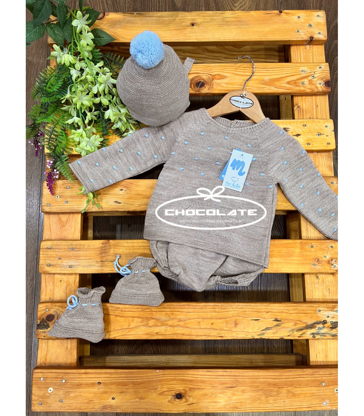 Conjunto para bebé de punto color nuez y celeste marca Mac ilusión ...