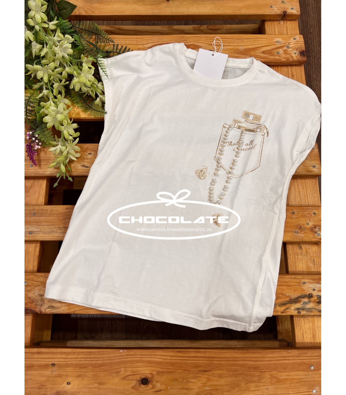 Camiseta beig para niña con detalle de perlas | Camiseta beig para ...