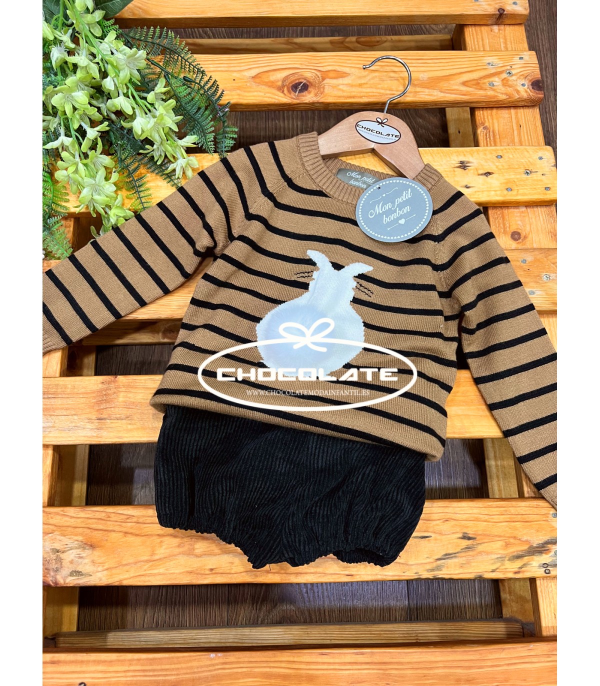 Conjunto jersey conejito y ranita negra de Mon Petit Bonbon para ni...