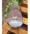 Gorro para niño y niña con pompón natural de Granlei en color castaño