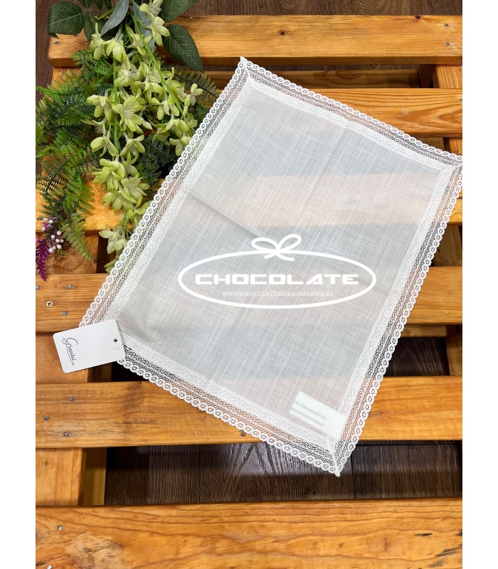 Pañuelo beig para bautizo de bebé de la marca Granlei | Pañuelo par...