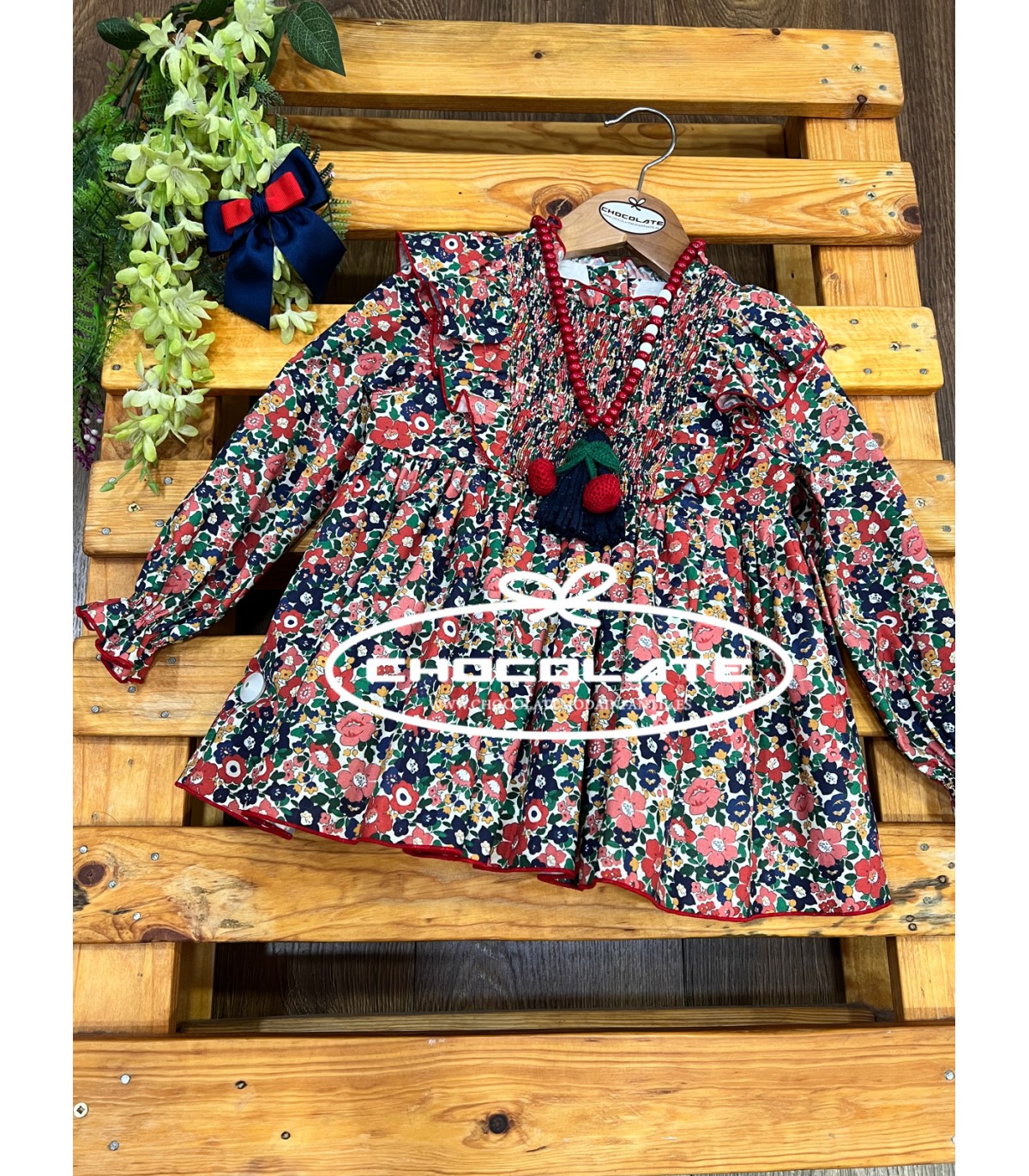 Collar niña pompón azul y cerezas | Precioso collar para niña en to...