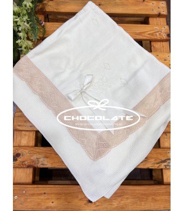 Toquilla beig con puntilla para bautizo | Toquilla ideal para bauti...