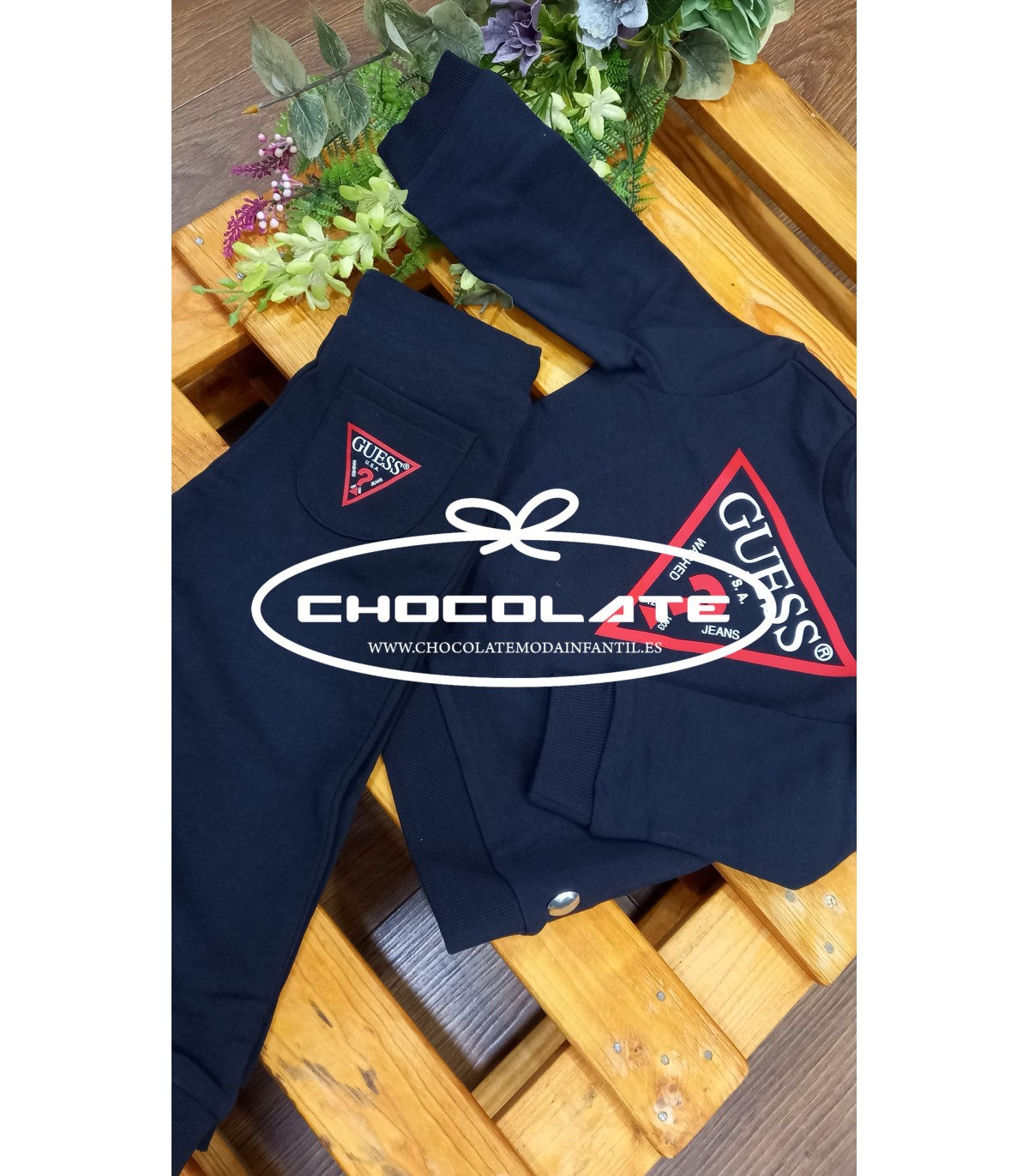 Chandal unisex azul marino con logo rojo de Guess kids | Chandal bá...