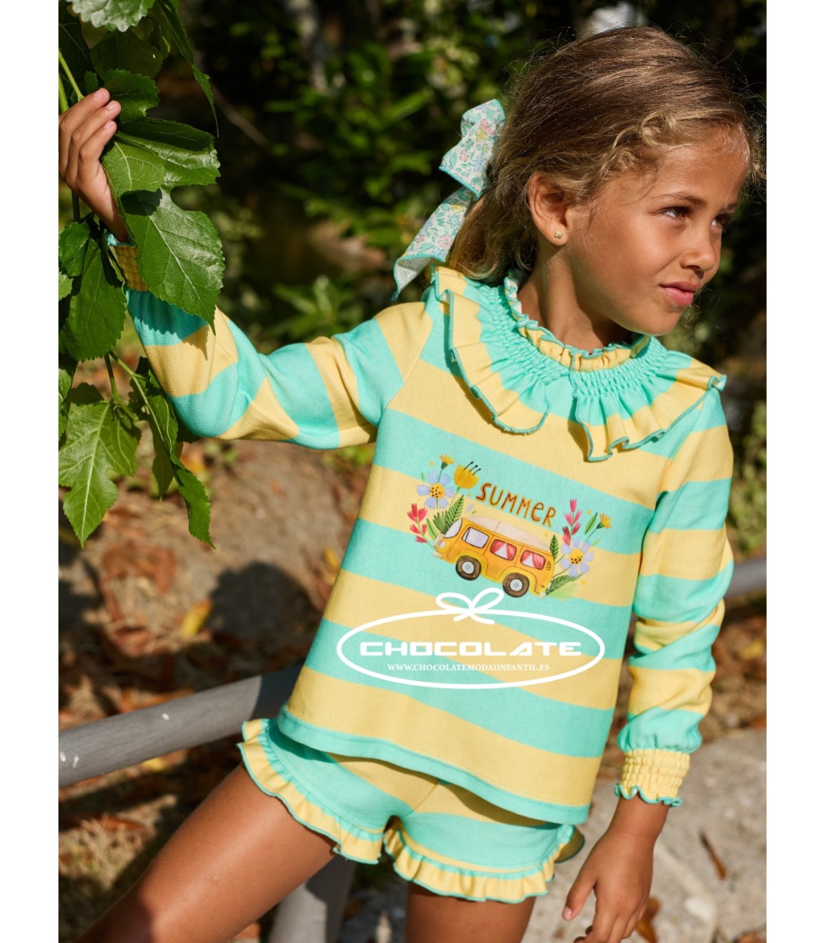 Conjunto para niña verde agua y amarillo con sudadera de rayas y short con volante