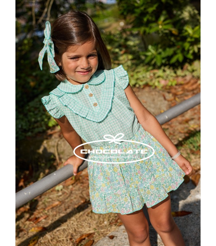 Conjunto para niña La Martinica verde agua con camisa vichy y falda pantalón floral