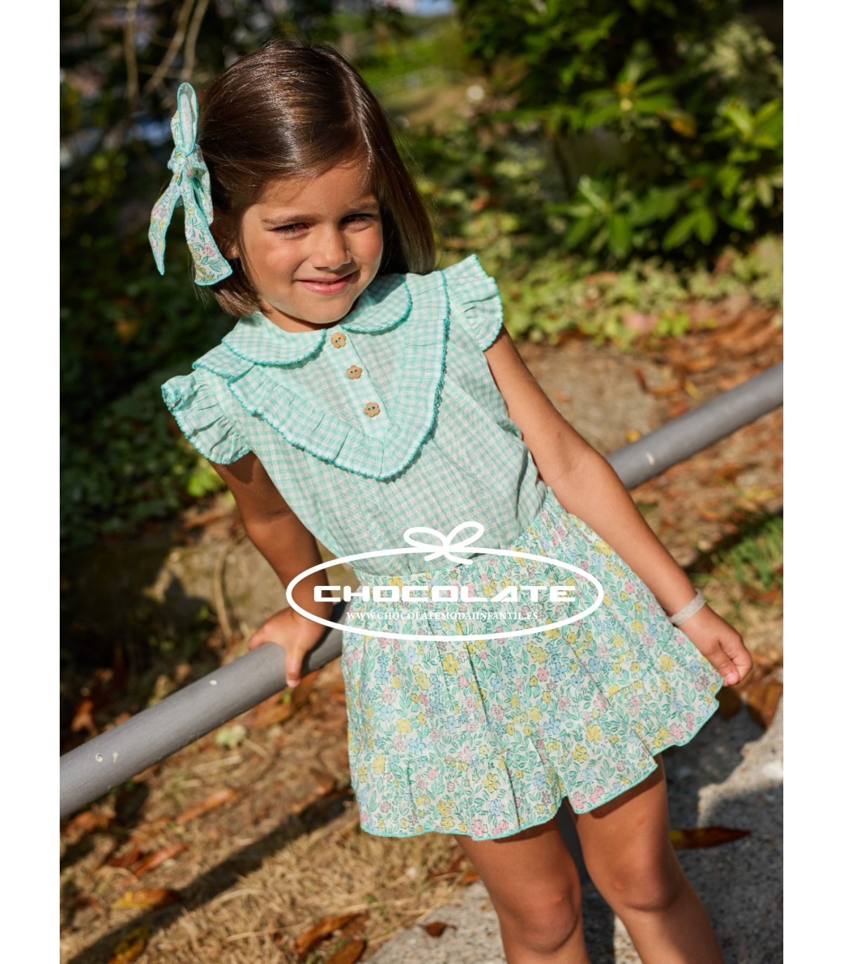 Conjunto para niña La Martinica verde agua con camisa vichy y falda pantalón floral